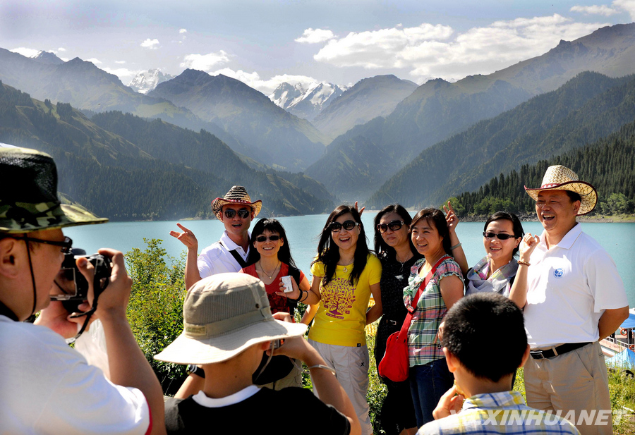 新疆旅游，跟團游與自由行的權(quán)衡與選擇，新疆旅游，跟團游與自由行的權(quán)衡與選擇攻略