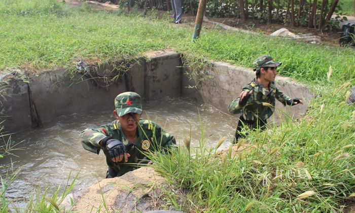 軍事夏令營泥潭訓(xùn)練，錘煉意志與技能的獨(dú)特舞臺，軍事夏令營泥潭訓(xùn)練，錘煉意志與技能的獨(dú)特平臺